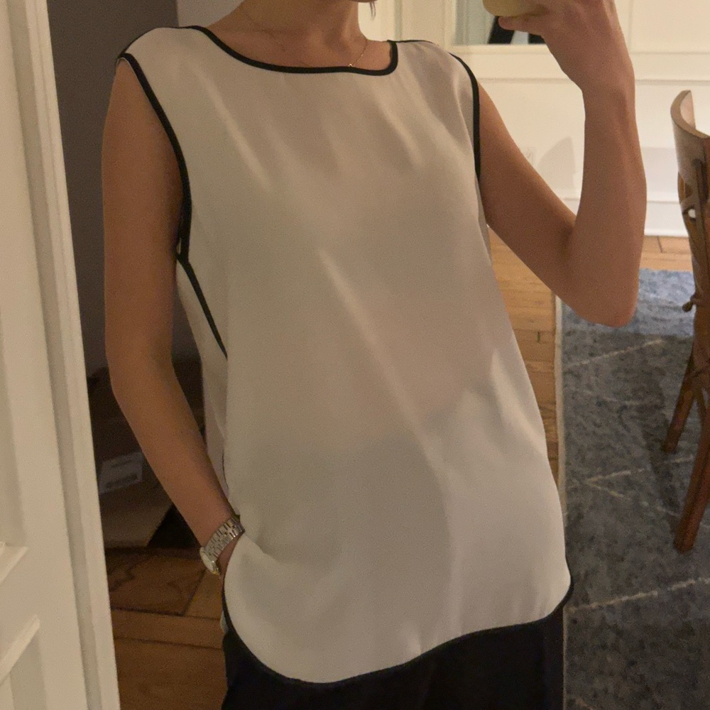 White and black top, size S! 💌